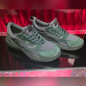 Vans MTE Ultrarange Neo VR3 – Mono Dark Green Mend 9.5 Women's 11